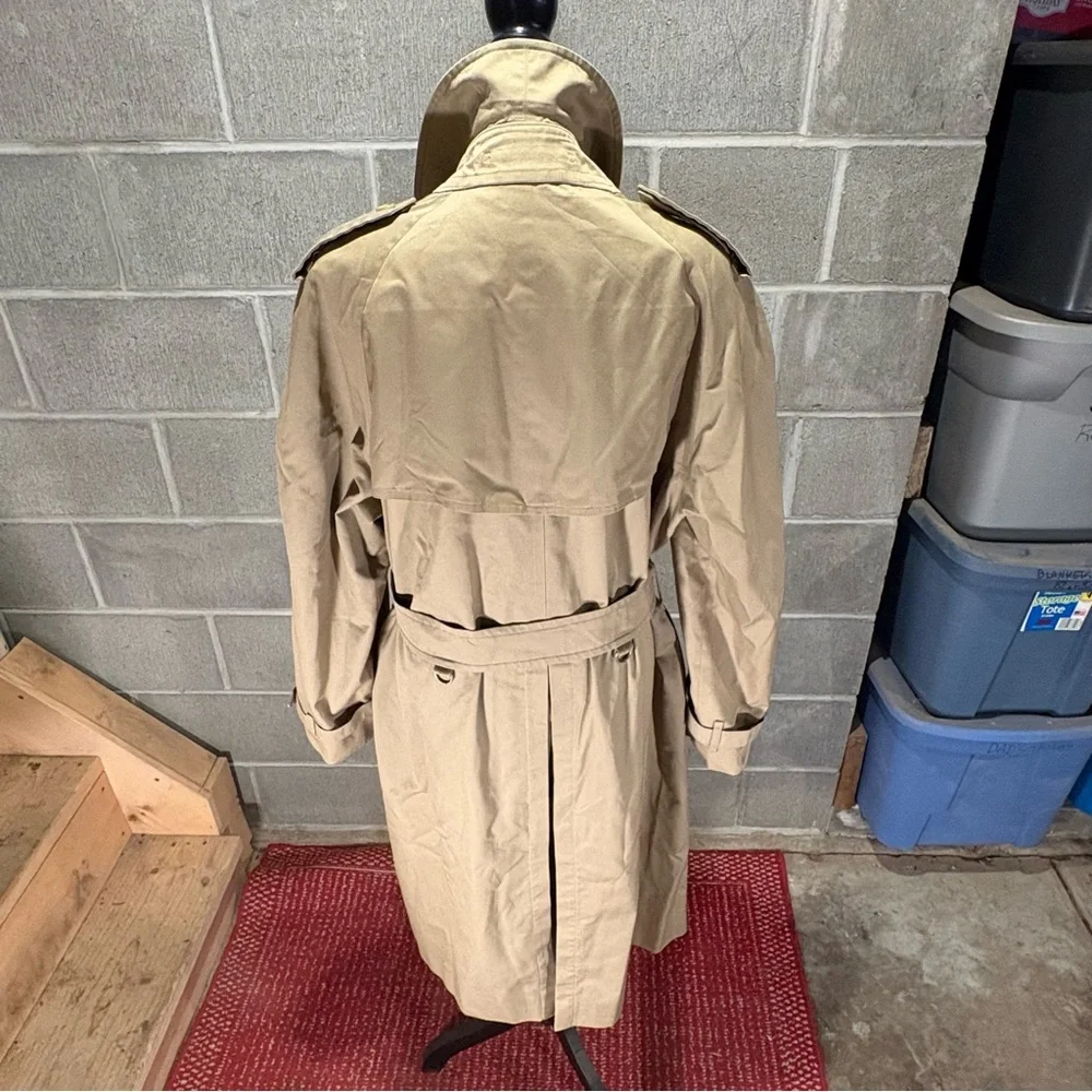 Burberry trench coat. - Picture 7 of 16